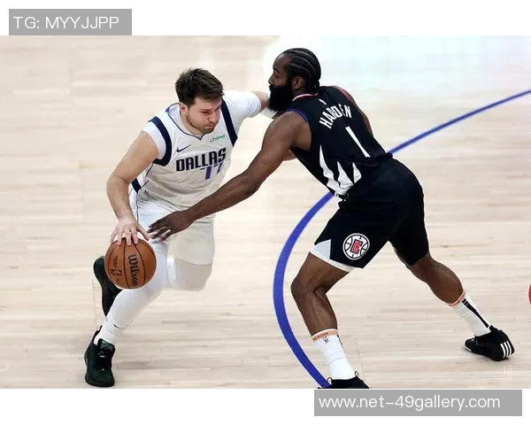 快船与湖人激战正酣最新赛况分析与精彩瞬间回顾